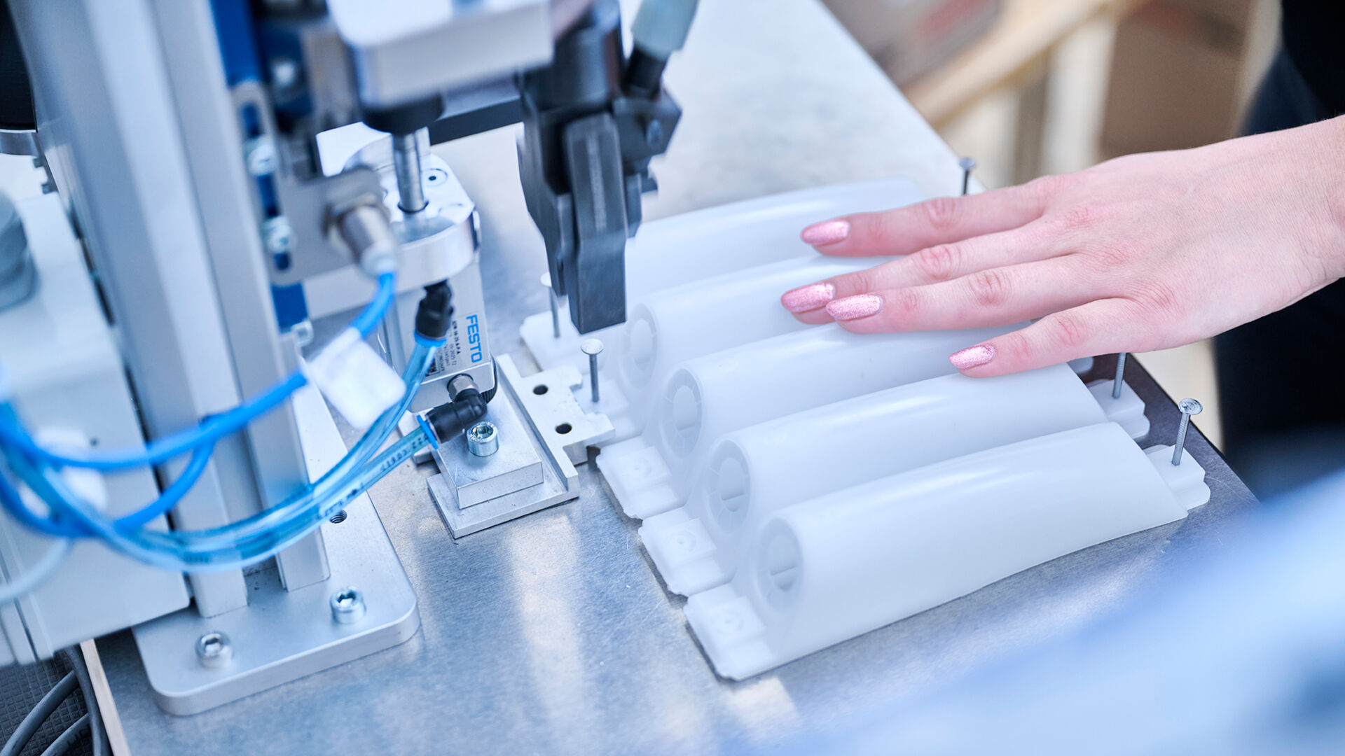 hsb_weibel_ag_produktion_montage_web hsb_weibel_ag_produktion_montage_web